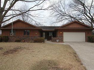 4312 Mary Lynn Dr, Urbandale, IA 50322