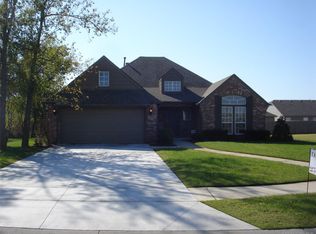 3717 E Woodbury St, Broken Arrow, OK 74014