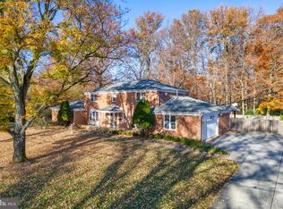 1425 Georgian Dr, Moorestown, NJ 08057