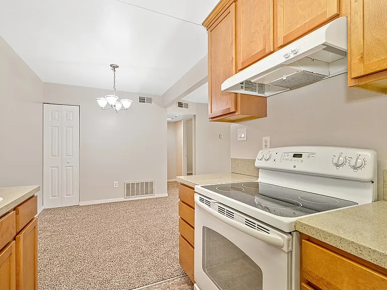 Rollingwood Condominium Rentals — Photo 18