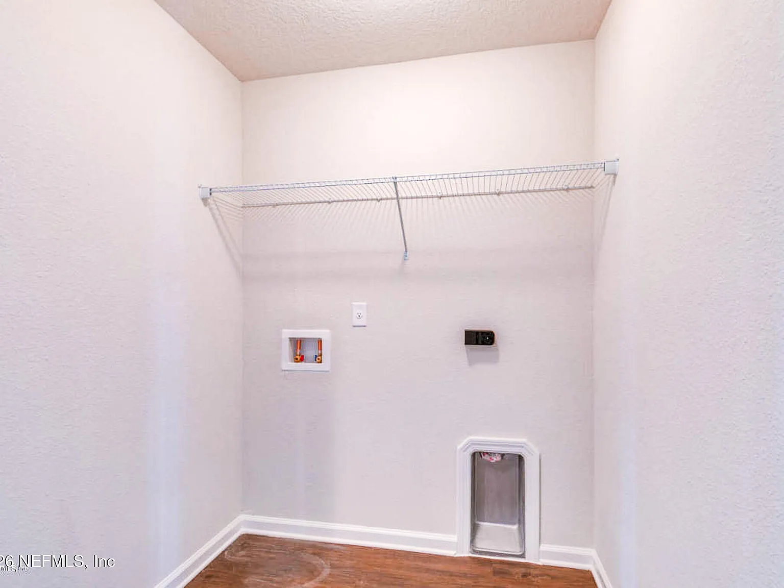 4 bed, 2.0 bath, 1732 sqft, $1,827 — Photo 3