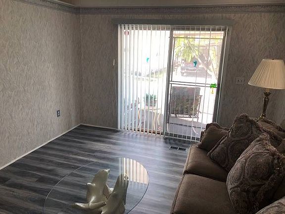 4th image of 2701 34th St N #142