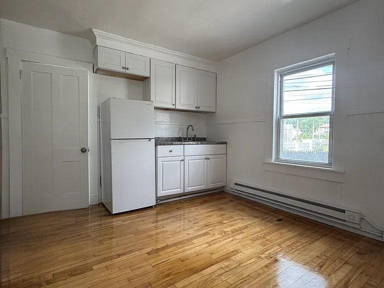 21 Prince Ave #F — Photo 2