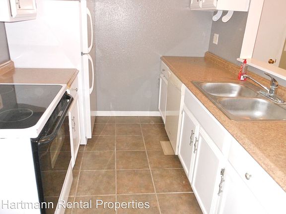4th image of 10 Cougar Dr APT B