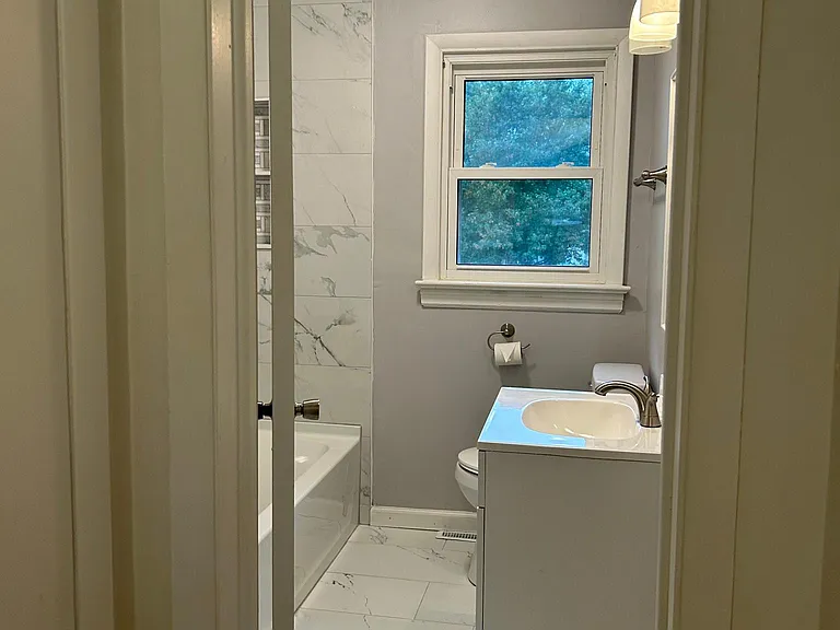 307 Crittenden Ln — Photo 15