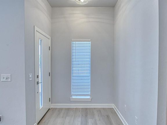 4th image of 308 Vista Dr
