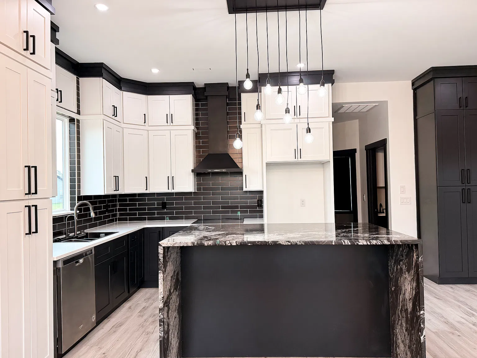 3 bed, 2300 sqft, $2,499 — Photo 2