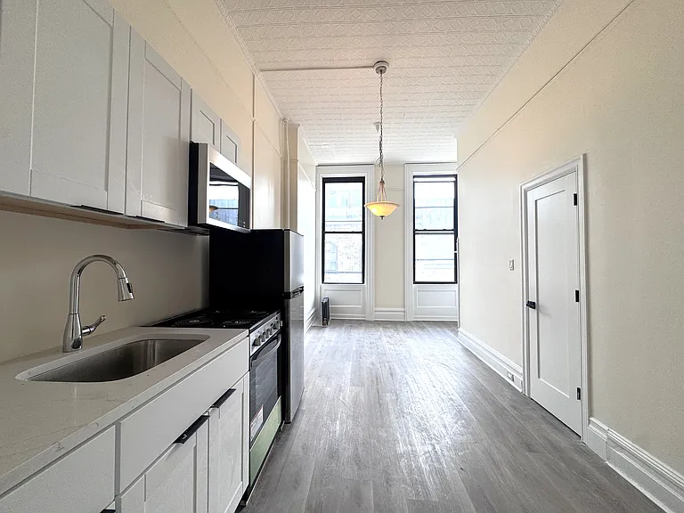 138 Montague St #8 — Photo 2