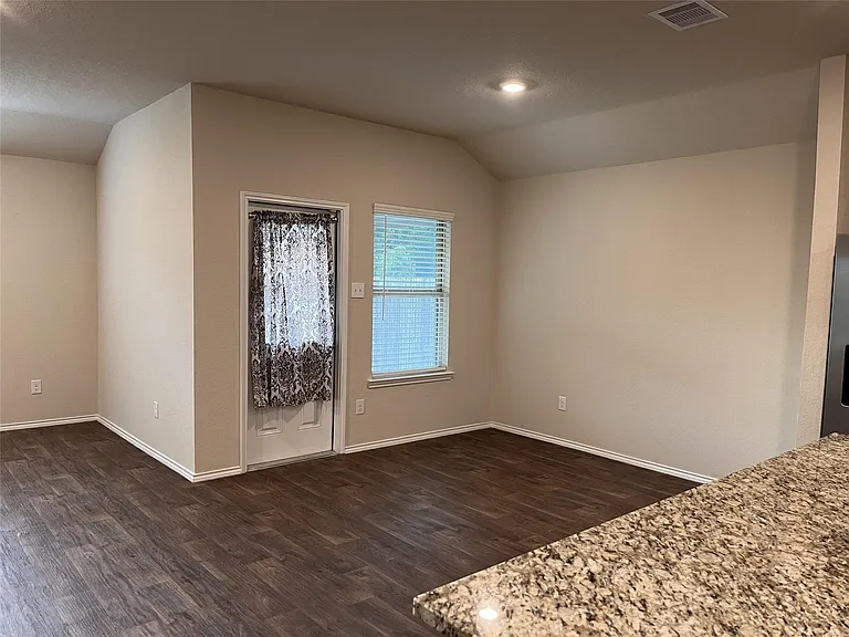 312 Comal Dr — Photo 16