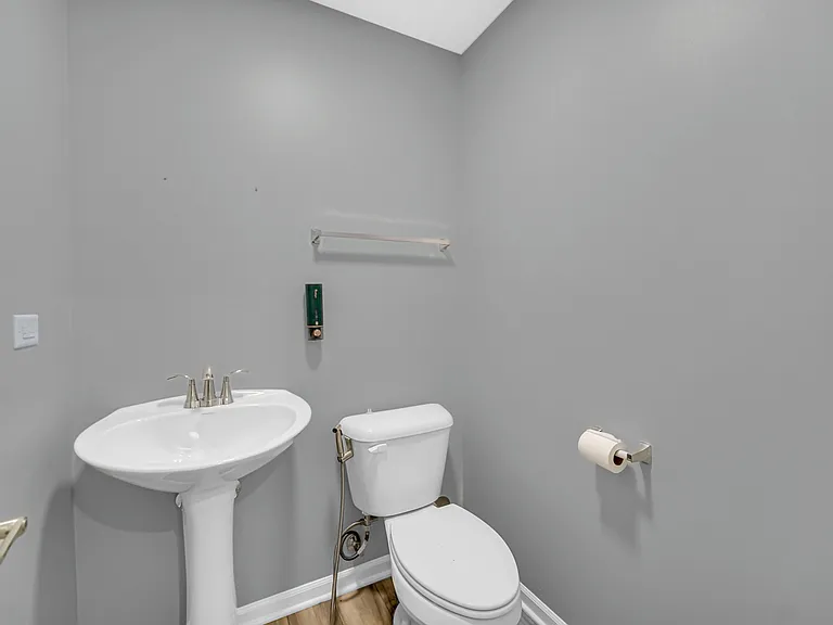 1537 Kraft Ave — Photo 12