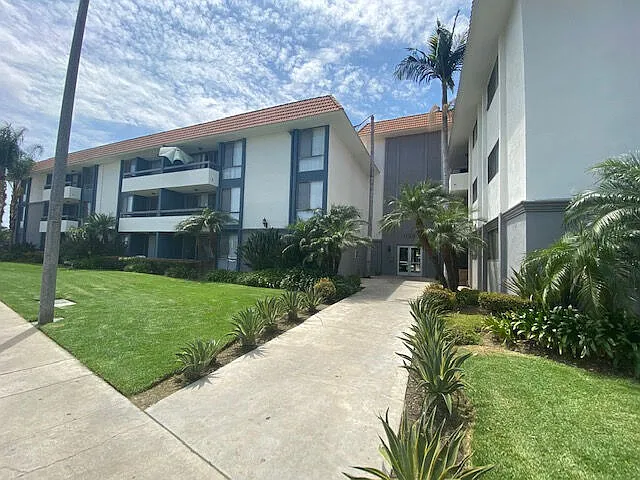 Covina Grand — Photo 25