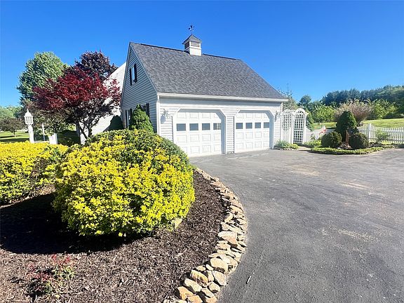 3rd image of 1462 Hendersonville Rd