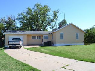 620 E 4th St, Russell, KS 67665