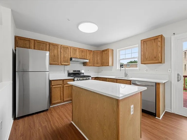 442 Blossom Ln — Photo 8