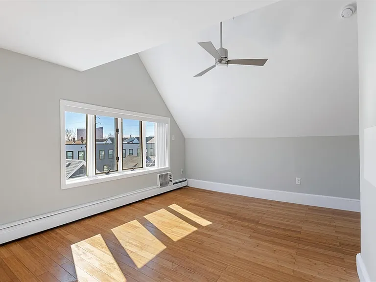 7 Hawthorne St #2 — Photo 17