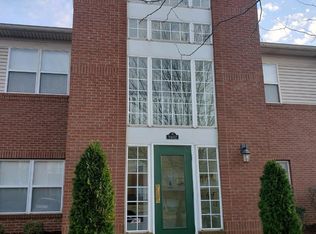 9402 Magnolia Ridge Dr, Louisville, KY 40291