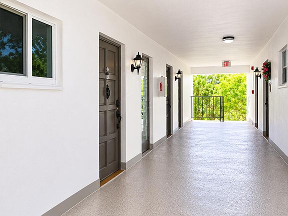 4th image of 1201 Hillcrest Court #315