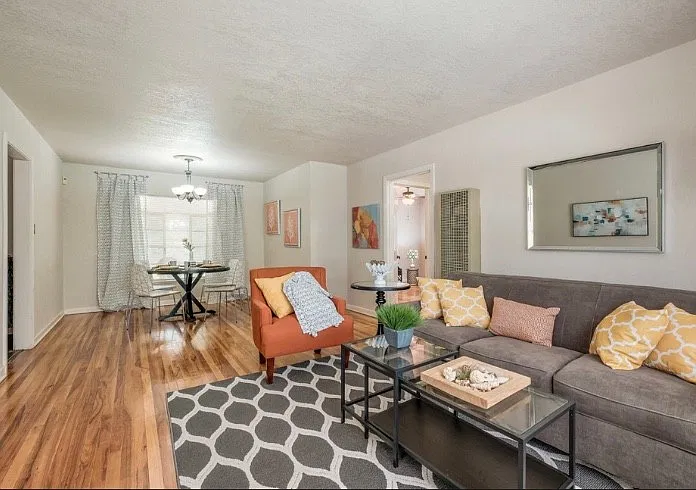 12 Mink 319 — Photo 2