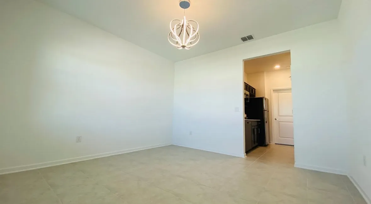 1295 Lassen St — Photo 4