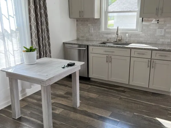 1165 Adelmann Ave, Brookfield, WI 53045