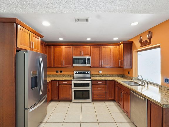 4th image of 601 NW 71ST Avenue
