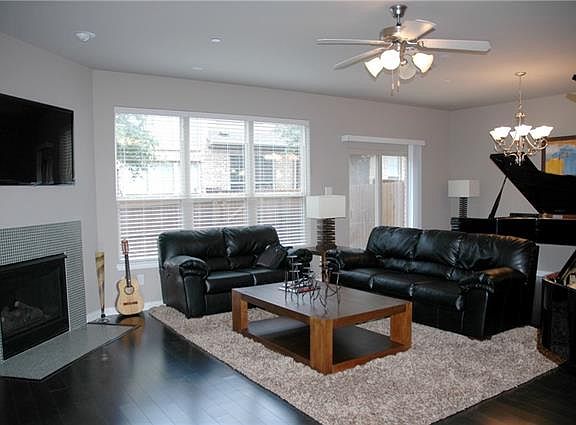 3rd image of 398 Teague Dr