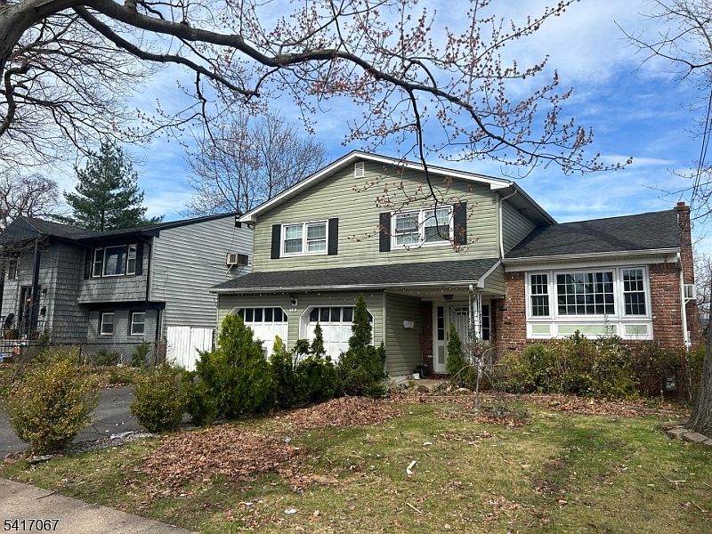 1st image of 448 W 4th Ave