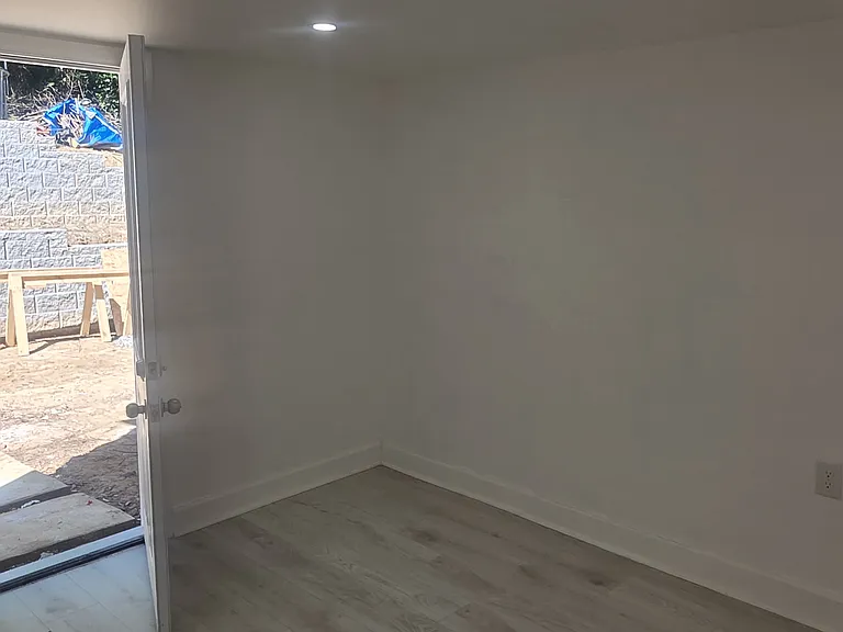 2080 E Roxboro Rd NE — Photo 3