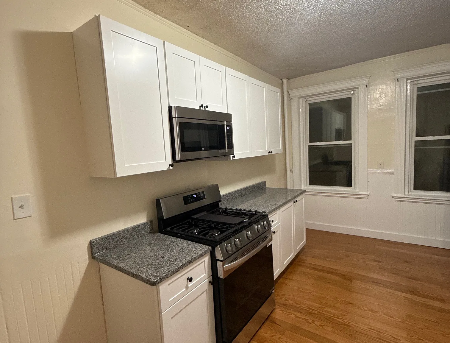 4 bed, 1200 sqft, $6,600 — Photo 2