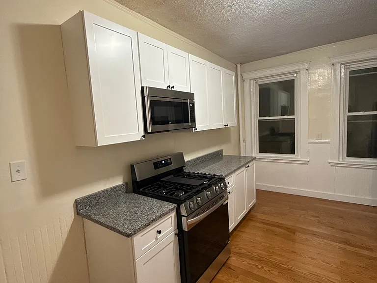 447 Park Dr #B — Photo 2