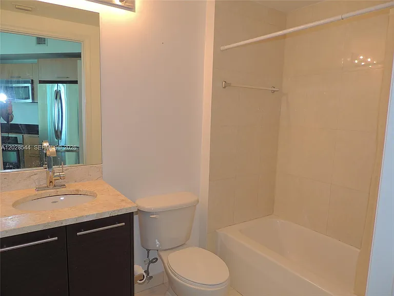 480 NE 30th St #1105 — Photo 7