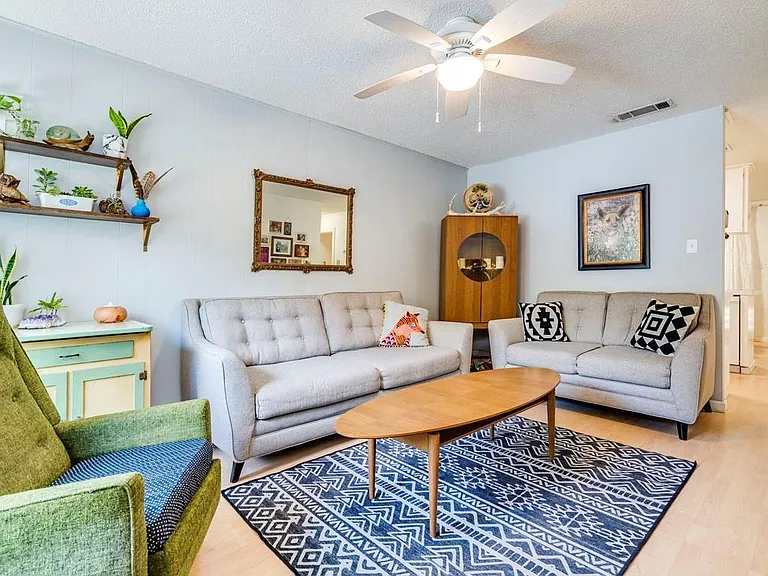 1607 Valleyridge Dr #B — Photo 2