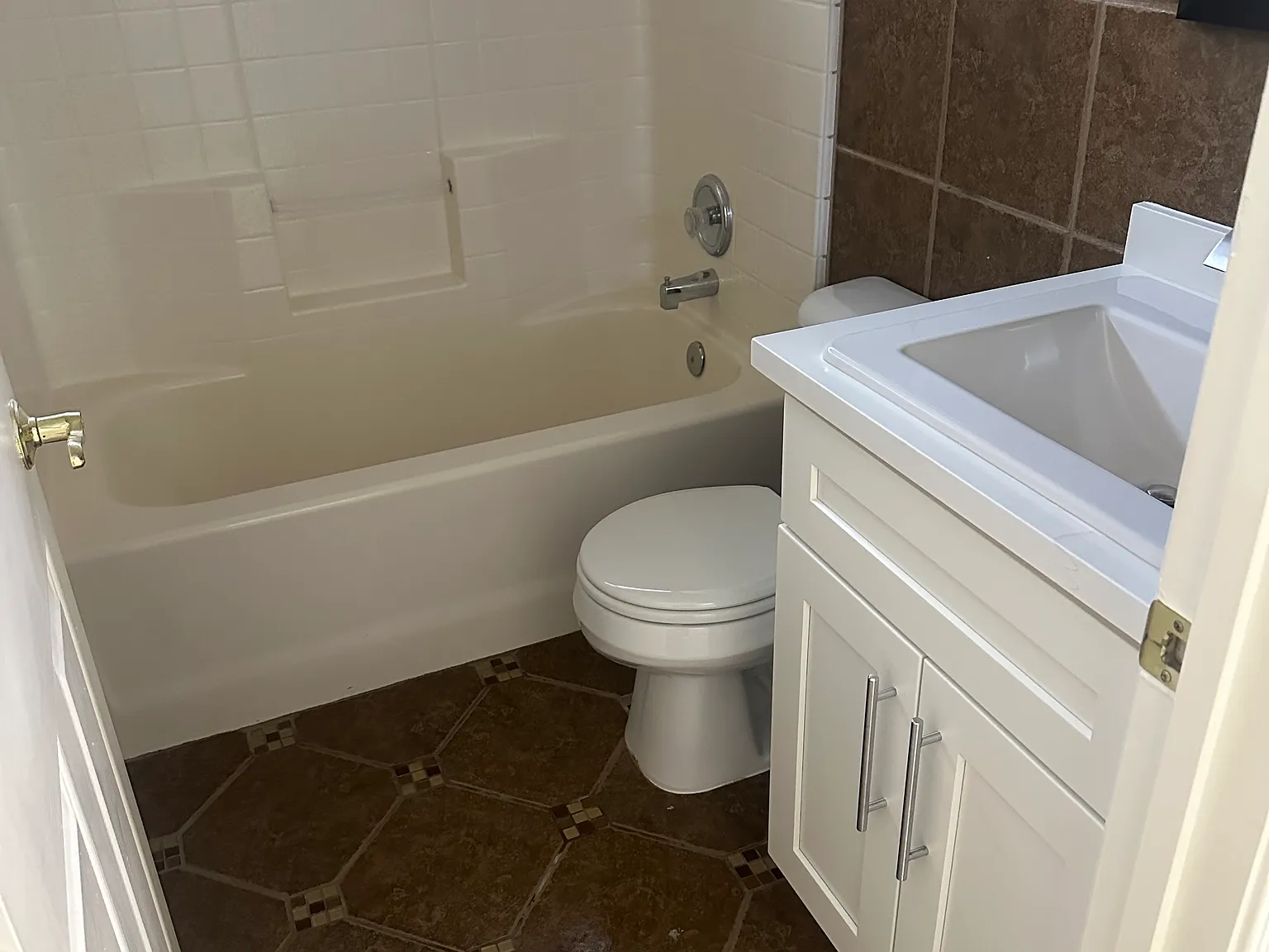 3 bed, 1394 sqft, $2,500 — Photo 3