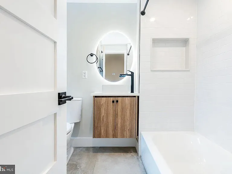2433 W Seybert St — Photo 4