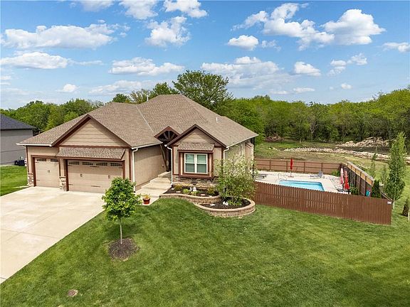4th image of 4411 SE Lariat Dr