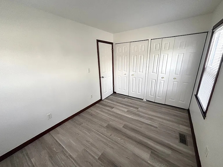 1352 Crestwood Dr — Photo 14
