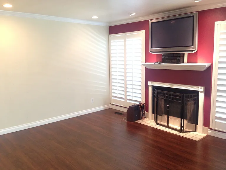 1639 E Saint Charles Pl — Photo 2