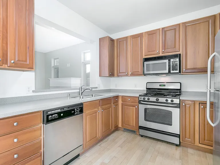 602 N Midvale Blvd — Photo 11