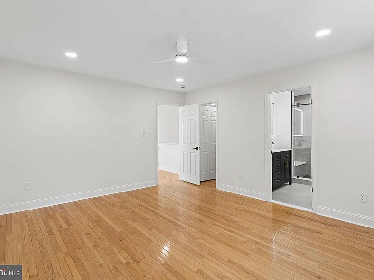 911 Chanticleer — Photo 28