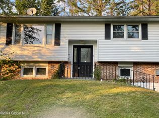 6 Pleasant St, East Greenbush, NY 12061