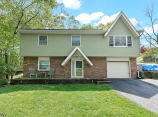 27 Mountain Trl, Hopatcong, NJ 07843
