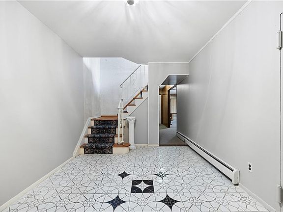 2nd image of 6 Barlow Ave