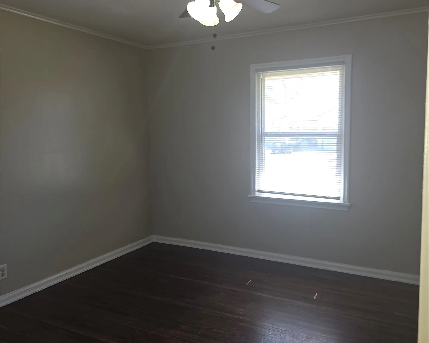 3 bed, 1.0 bath, 925 sqft, $1,100 — Photo 3