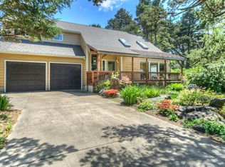 945 SW Pine Ave, Depoe Bay, OR 97341