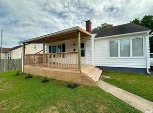 211 State St, Carmi, IL 62821