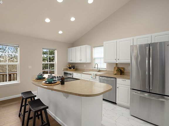 5th image of 13465 SW Summerwood Dr