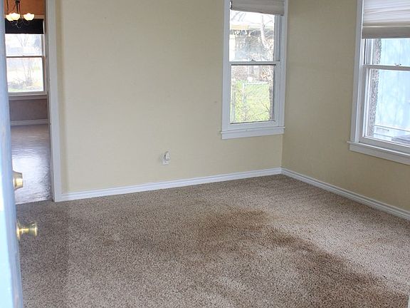 2nd image of 205 N Van Buren St