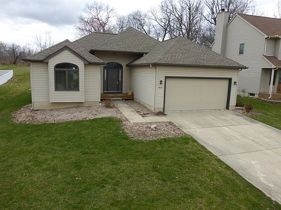 2nd image of 815 Berkshire Dr