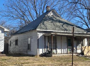 909 1/2 E 10th St, Pittsburg, KS 66762