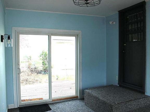 3rd image of 1707 7th St NE